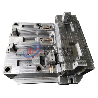 Traffic facility mould
